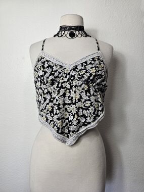 Floral Lace-Trim Black Daisy Handkerchief Hem Cami